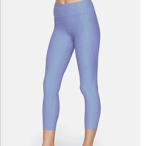 Outdoor Voicea 3/4 Warmup legging in Lilac